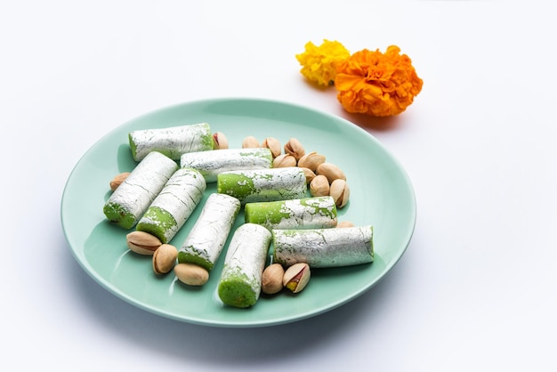 Pista Roll Ou Pistachio Rolls Mithai ou sigar Indien sucré ou dessert pour les festivals