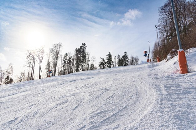 Piste de ski sur la montagne Jaworzyna Krynicka en Pologne