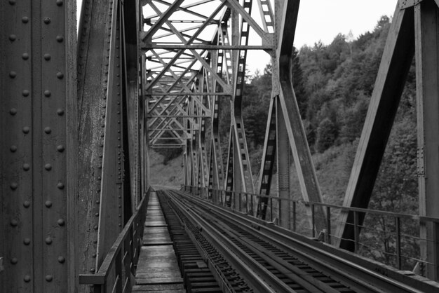 Photo pistes de chemin de fer par pont