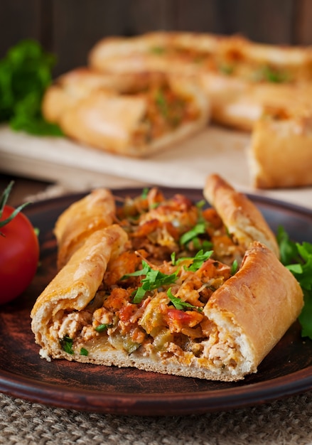 Pîte traditionnel turc avec du bœuf et des légumes