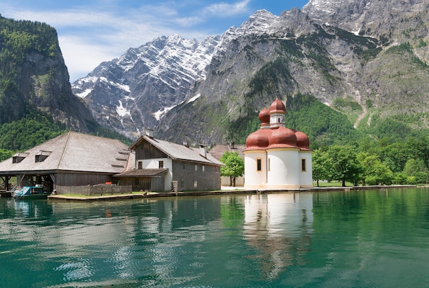 Le pittoresque lac Koenigssee en Bavière