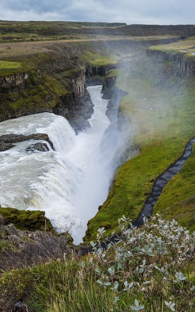 Pittoresque pleine d'eau grande cascade Gullfoss vue d'automne sud-ouest de l'Islande