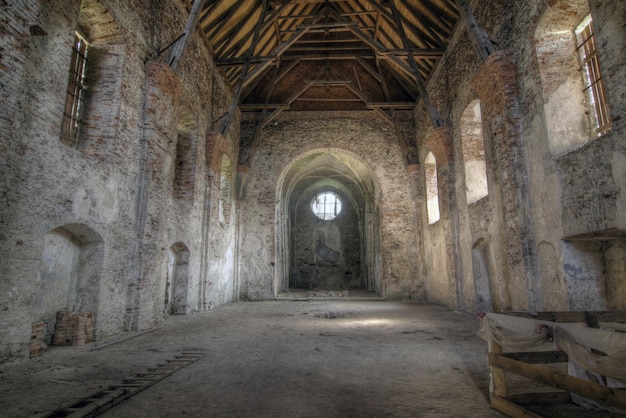 PIVON RÉPUBLIQUE TCHÈQUE 18 JUILLET 2017 Ruines du monastère des Augustins du XIIIe siècle