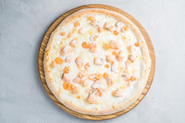 Pizza au fromage blanc avec poulet et ananas