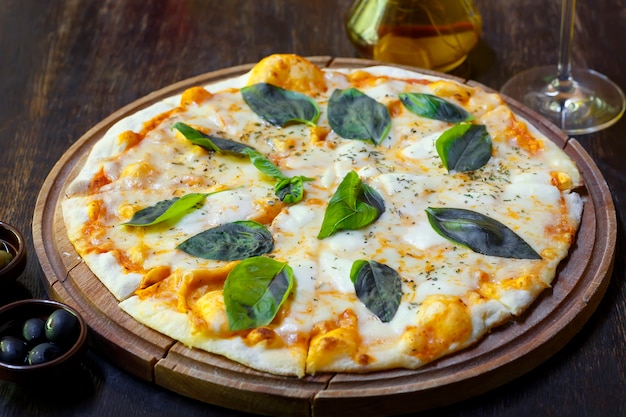 Pizza au fromage italien maison classique