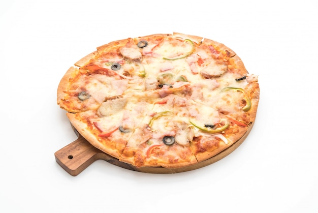 pizza au jambon et aux saucisses