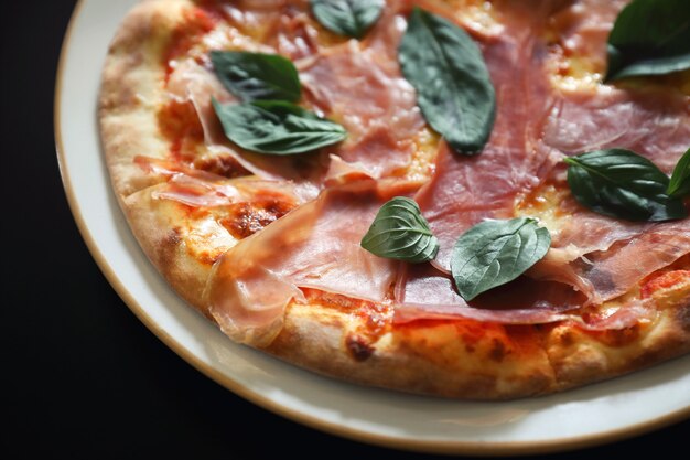 Pizza au jambon de Parme, cuisine italienne