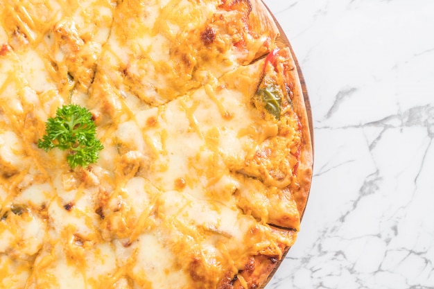 pizza au poulet grillé avec sauce aux mille îles