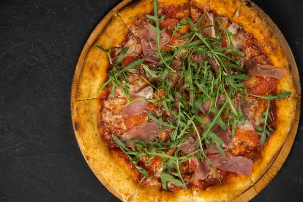 Pizza au prosciutto et au fromage Vue de dessus Espace de copie gratuit