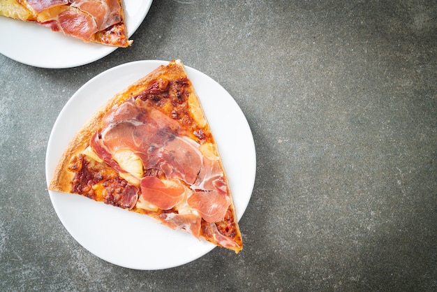 Pizza au prosciutto ou pizza au jambon de Parme - Cuisine italienne