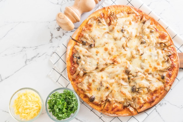 pizza aux champignons avec sauce miso