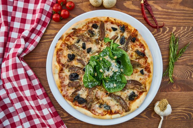 Pizza aux légumes colorés