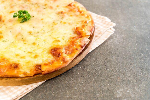 Photo pizza aux quatre fromages