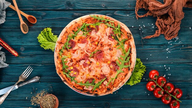 Pizza cuisine italienne Sur un fond en bois Espace de copie