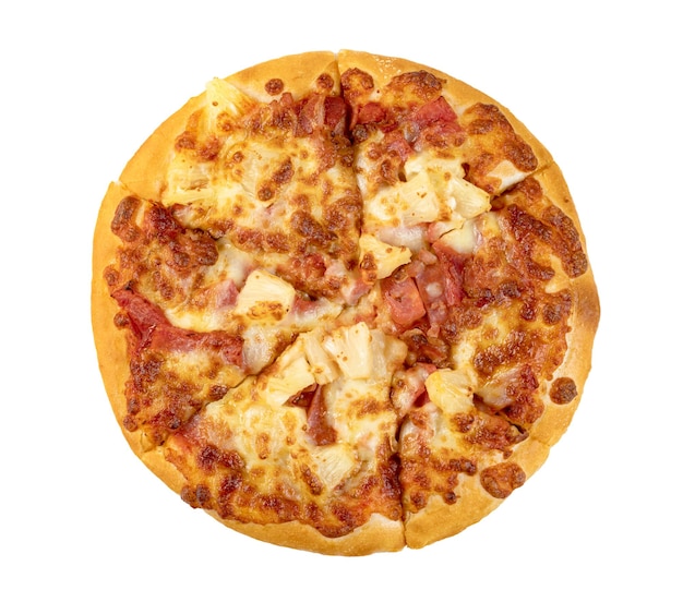 Une pizza hawaïenne isolée sur un fond blanc