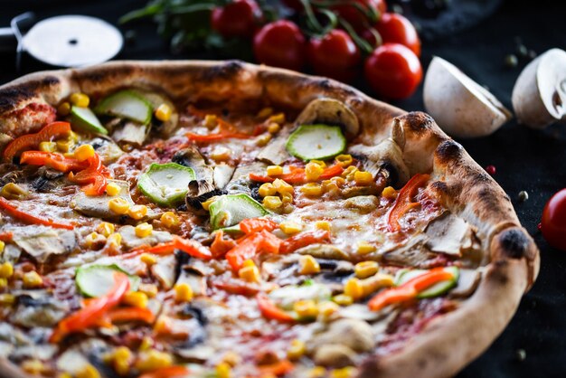 Photo pizza italienne fraîche avec des légumes