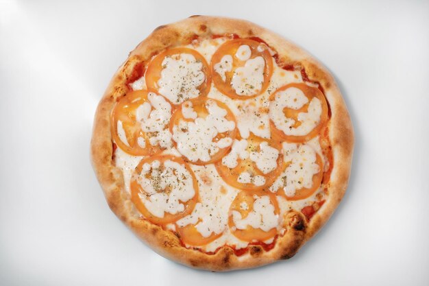 Pizza italienne à la tomate et au fromage Le processus de fabrication de la pizza Concept de cuisine de rue