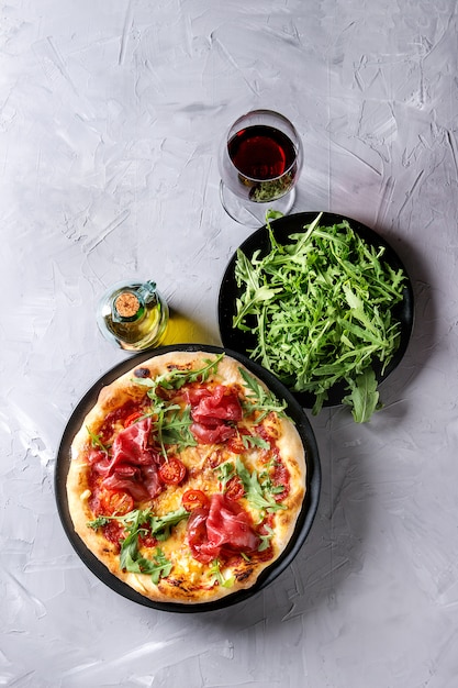 Pizza maison avec bresaola