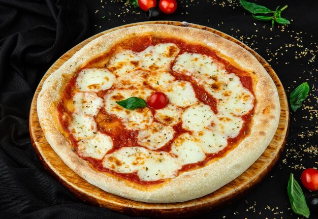 Pizza Margherita vue latérale