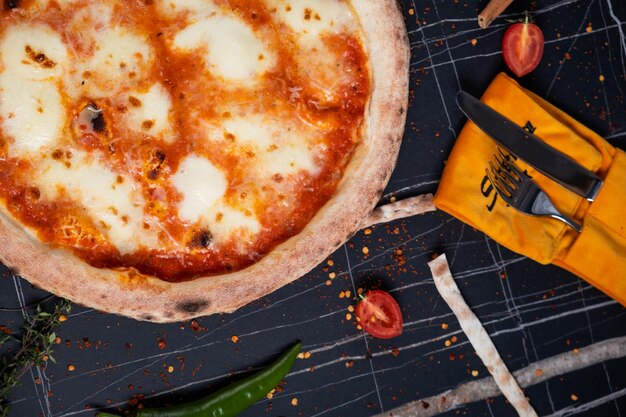 Photo pizza napolitaine faite maison margarita du four à briques pizza italienne napoléon