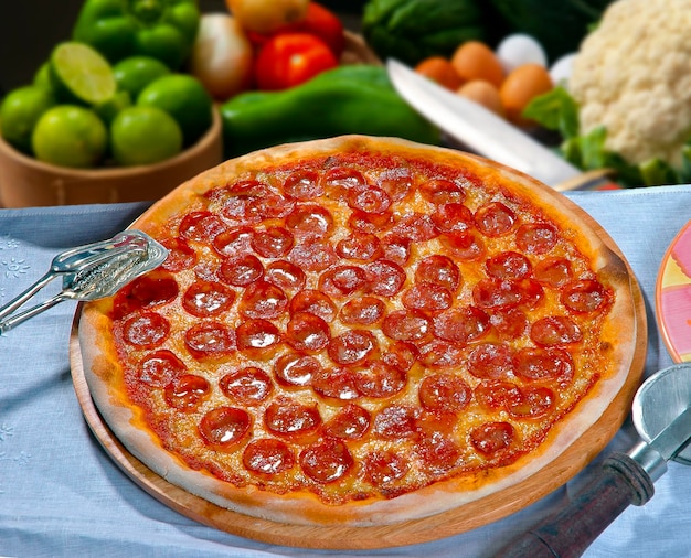 Pizza pepperoni à l'huile d'olive