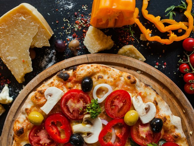 Pizza Primavera.. Concept de recette italienne traditionnelle délicieuse