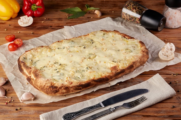 Pizza Romaine, Variante De Pizza Italienne Classique, Fond En Bois