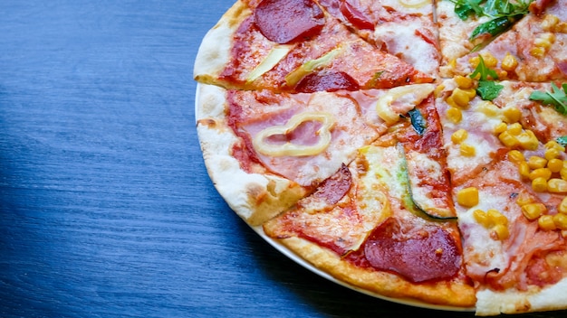 Pizza sur une table de restaurant