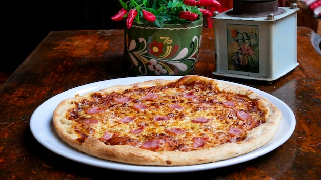 Pizza sur une table de restaurant