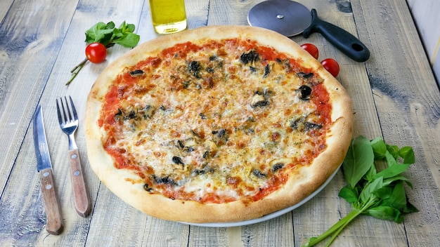 Pizza sur une table de restaurant