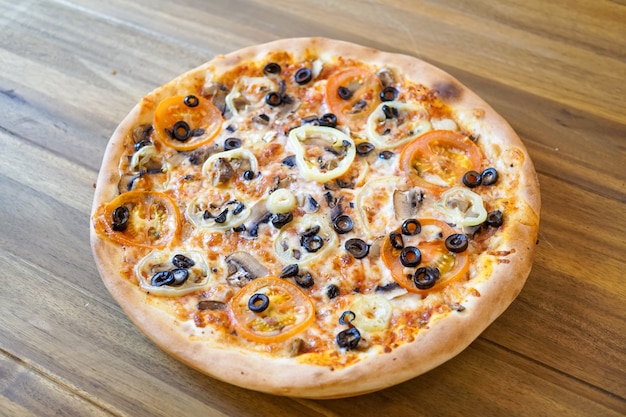 Pizza sur une table de restaurant