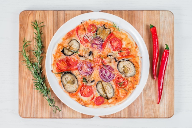 Pizza végétarienne à base de légumes