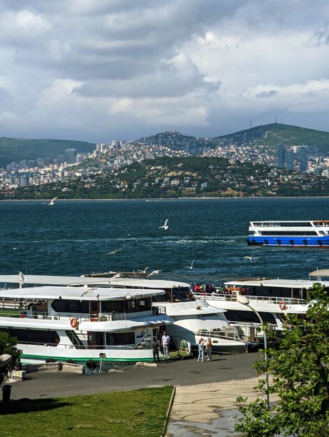 Photo la place buyukada et les rues de l'île du prince à istanbul