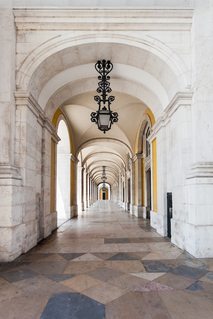 La place du Commerce est située dans la ville de Lisbonne, Portugal