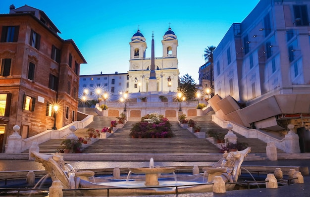 Place d'Espagne et église Trinita dei Monti à Rome