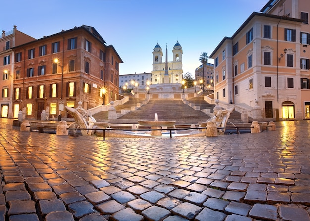 Photo place d'espagne et fontaine sur la piazza di spagna à rome, italie