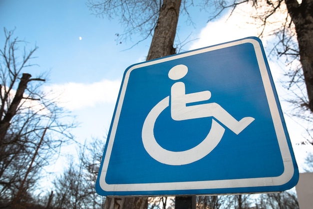 Place de parking pour personne handicapée