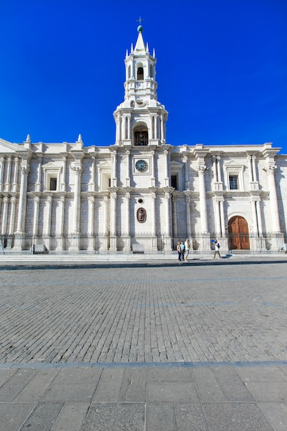 Place principale d'Arequipa avec église, à Arequipa au Pérou. La Plaza de Armas d'Arequipa est l'une des plus belles du Pérou.