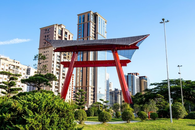 La place Riugi Kojima à Sao Jose dos Campos Brésil jardin et monument japonais