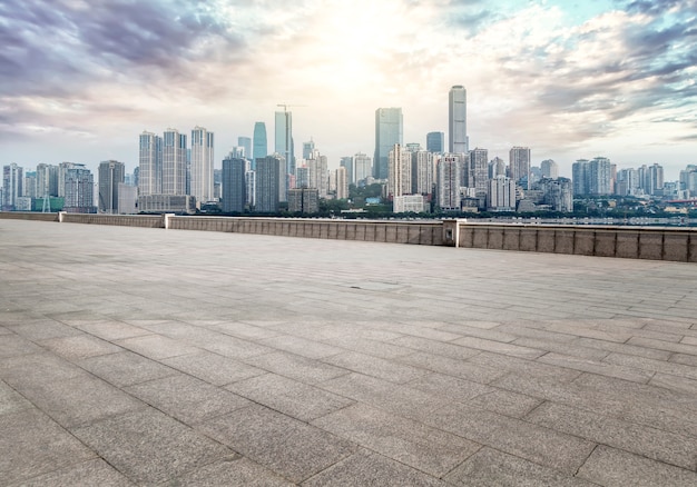 Place de la route urbaine et l&#39;horizon du paysage architectural à Chongqing