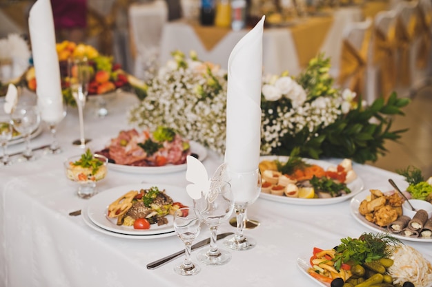 Une place à la table des fêtes 4263