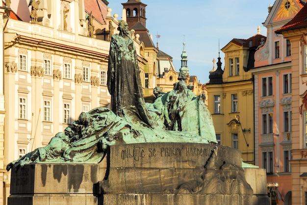 Place de la vieille ville Staromestske namesti Monument à Jan Hus à Prague République tchèque