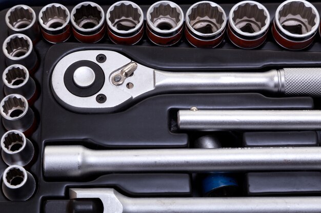 Placez les outils dans une boîte.