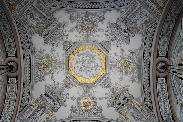 Plafond peint de l'église