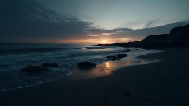 Une plage au coucher du soleil avec un coucher de soleil en arrière-plan