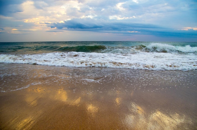 Plage au coucher du soleil