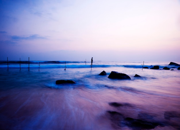 Plage au Sri Lanka au lever du soleil