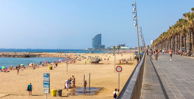 Plage de la Barceloneta depuis la promenade