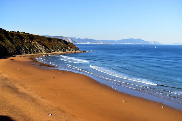 La plage de Barinatxe sur la côte de la Biscaye Pays basque Espagne