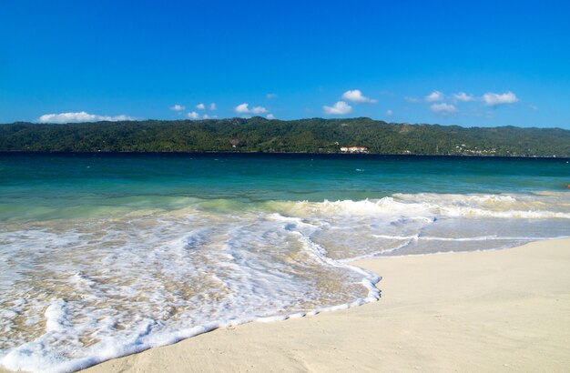 Photo plage et belle mer tropicale